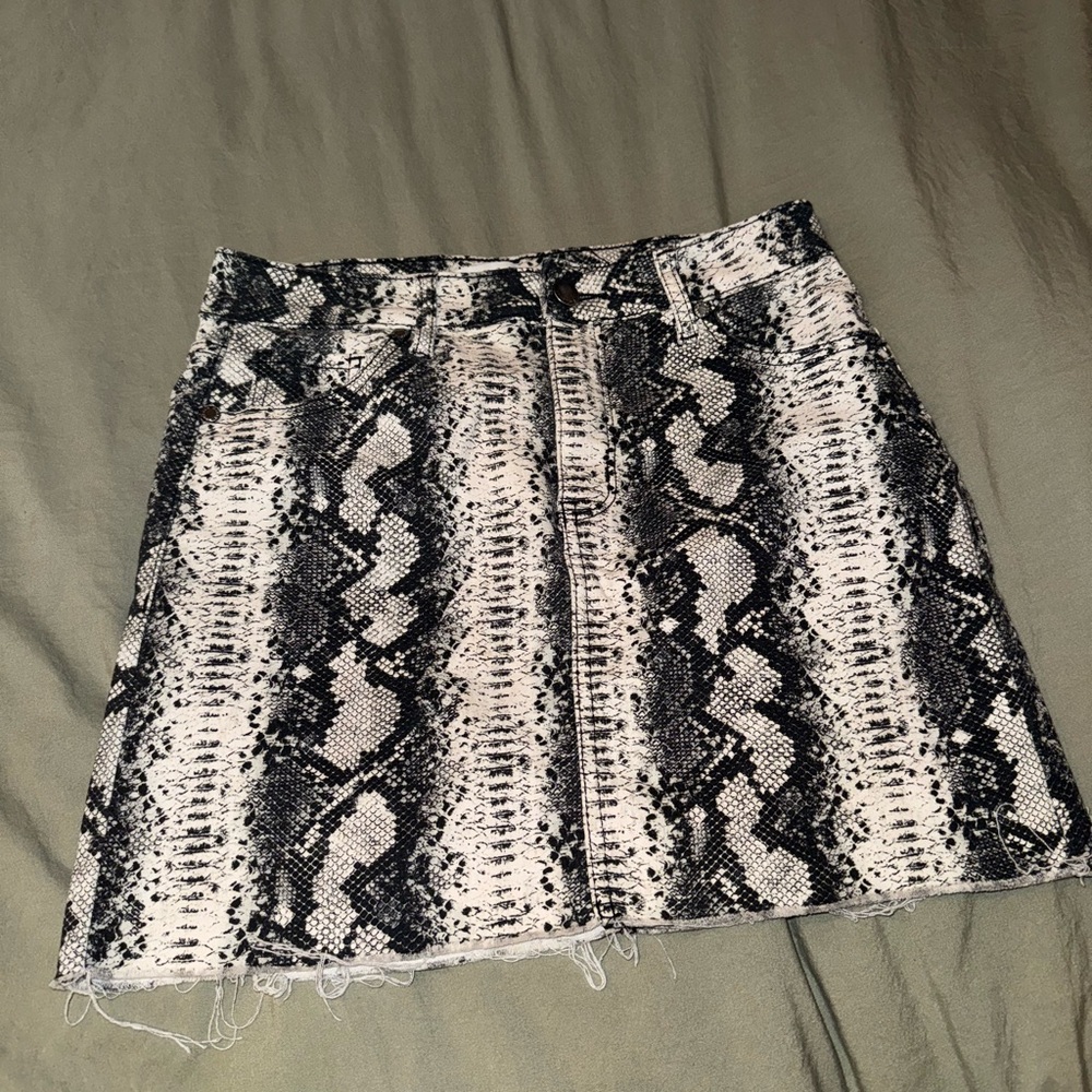 SNAKE PRINT MINI SKIRT